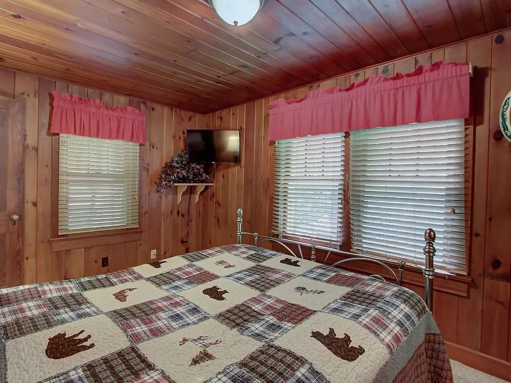 Storybook Romance 1 Bedroom 1 Bathroom Cottage