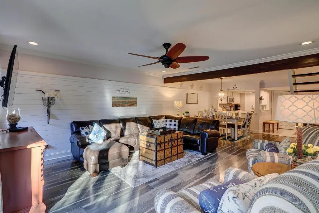 19 Sailmaster 3 BR Condo Shipyard Pool