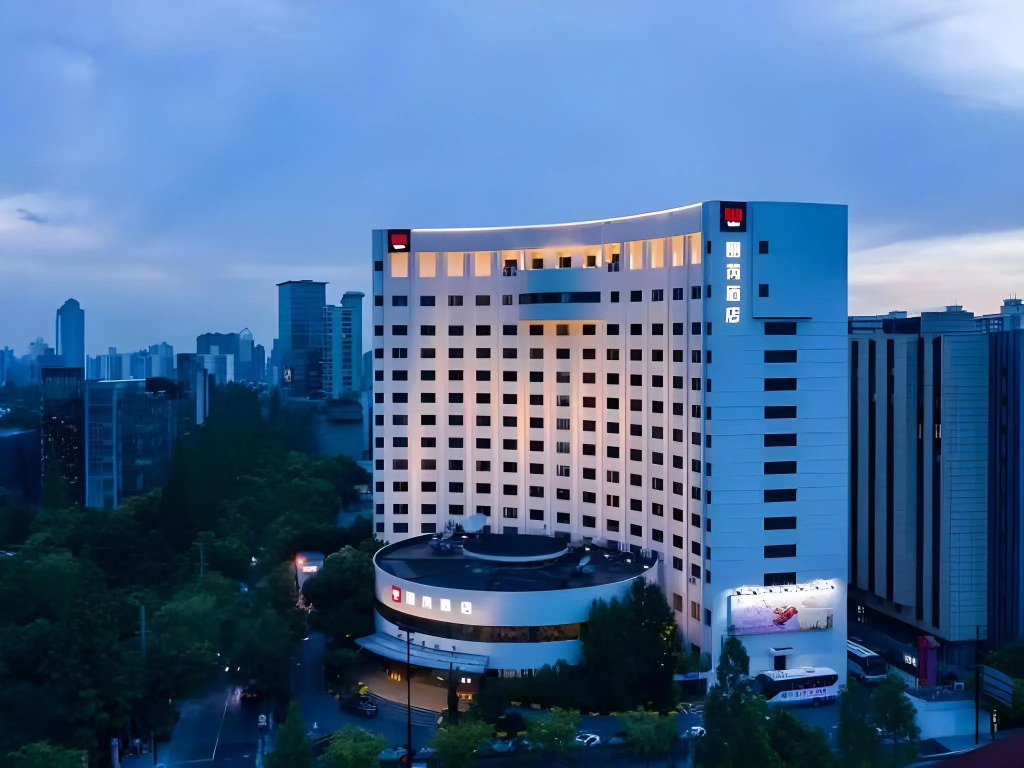 Отель Radisson Red Shanghai Wujiaochang
