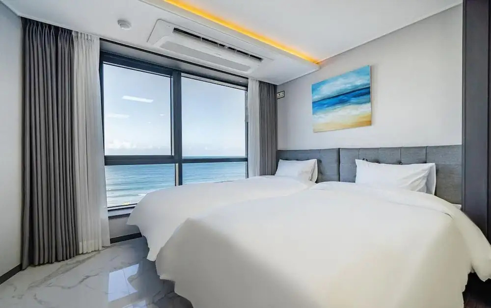 Songjeong Blue Castle Hotel