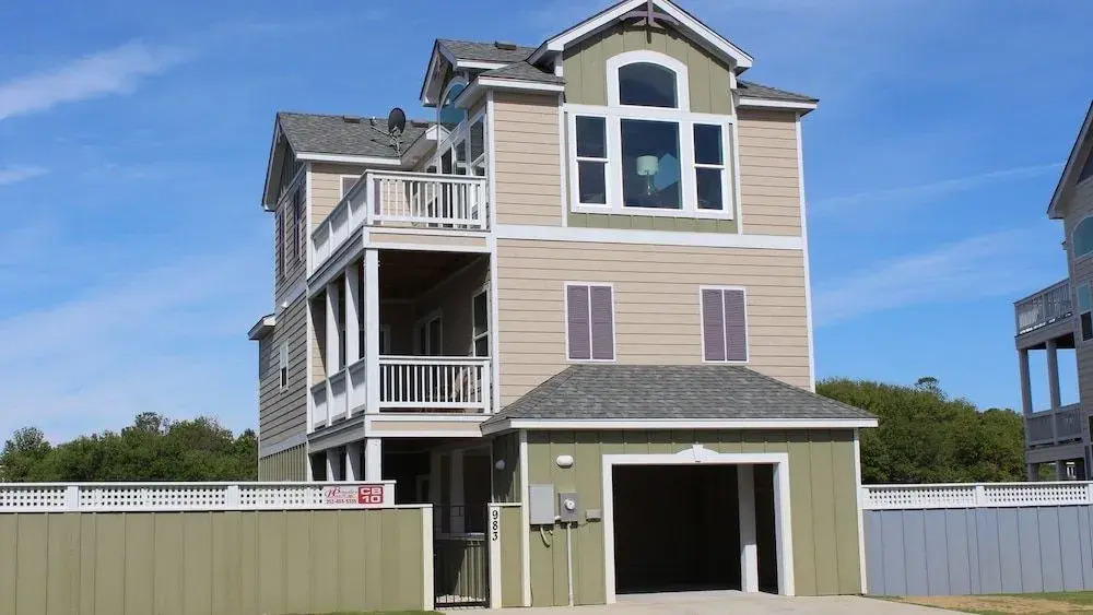 Dad's Mercedes, Mom's Dream! - 4 Br Home
