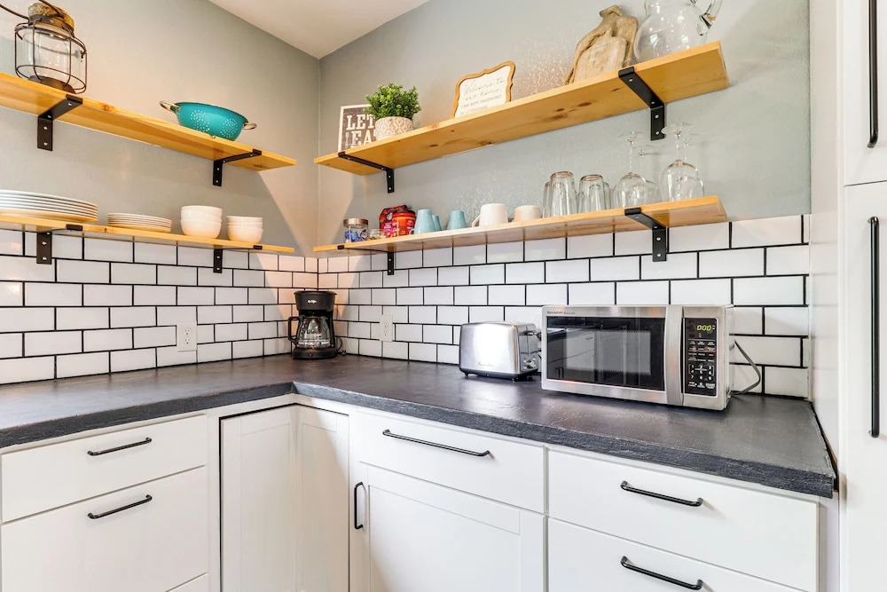 12 Mi to Dtwn: Austin Guest Cottage w/ Pool Access