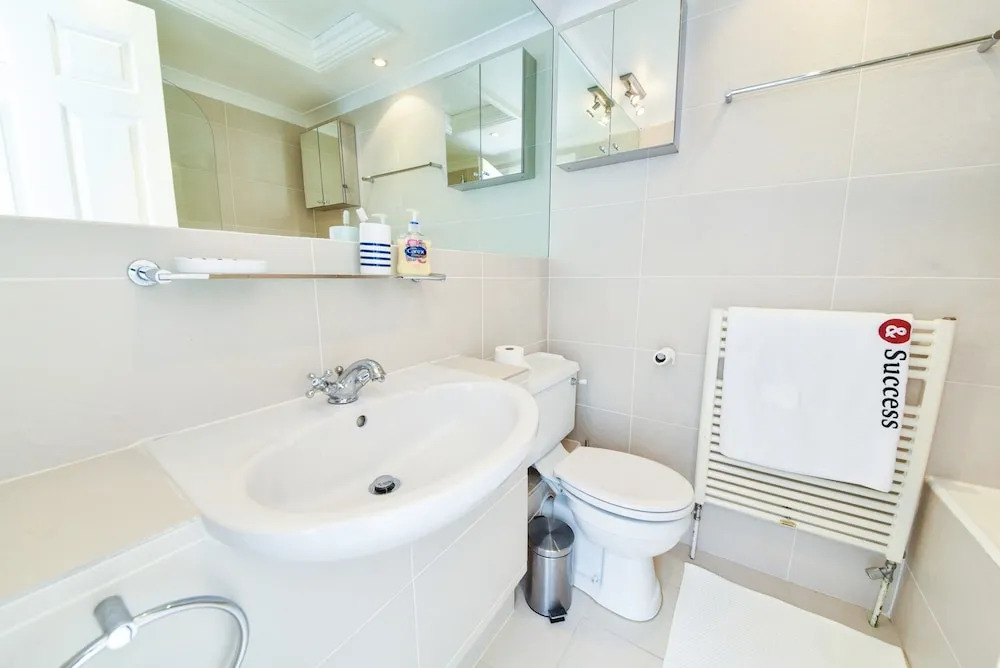 Spacious 3 Bedrooms House in Central London