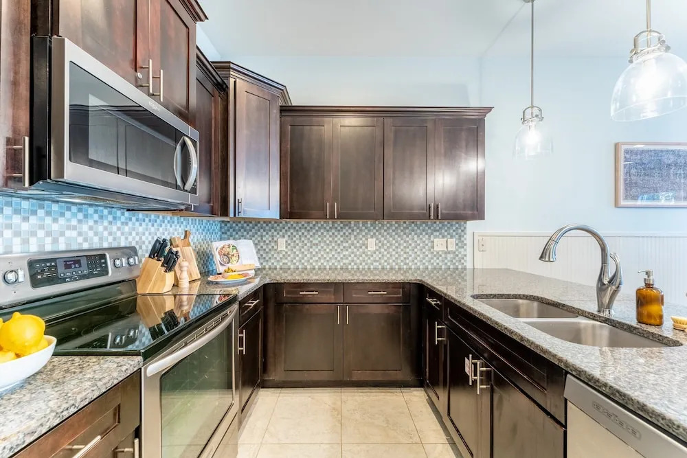 Perry by Avantstay Walk to Miramar Beach! w/ Pool & Guest House!