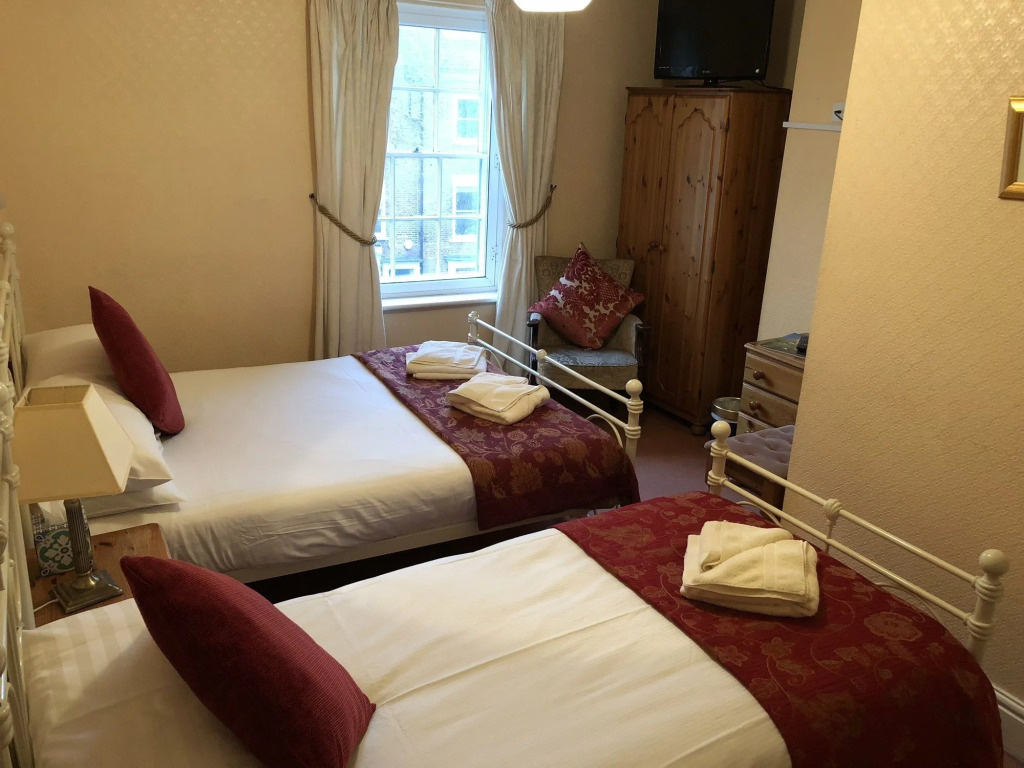 Diamonds Inn