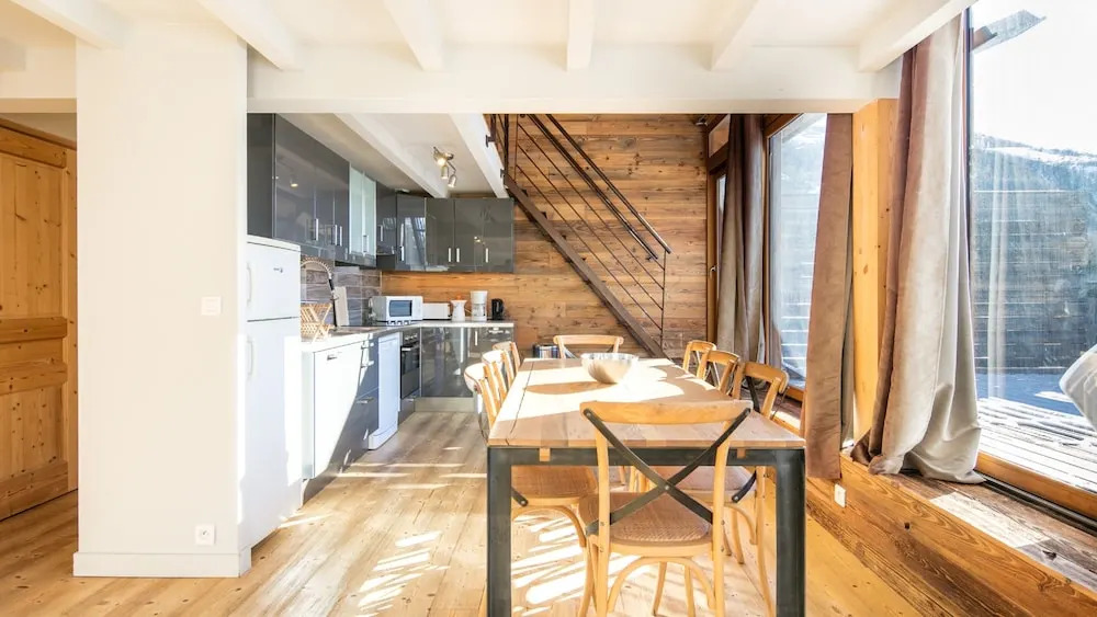 Spacious apartment with a view near the slopes of Valloire