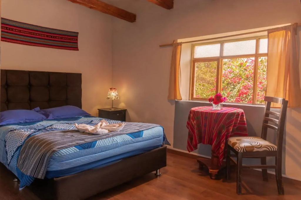 Valle verde, Hostel & camping