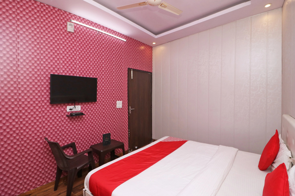 OYO 81074 Hotel Adb