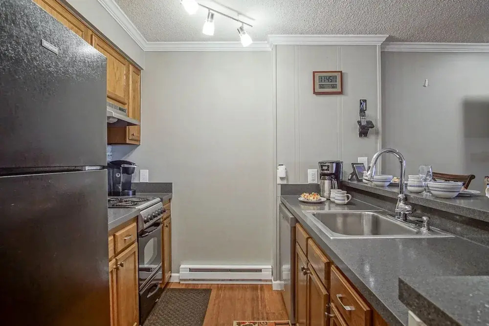 1 Br: Snowcrest 210b: Easy Access to Widow Maker Territory