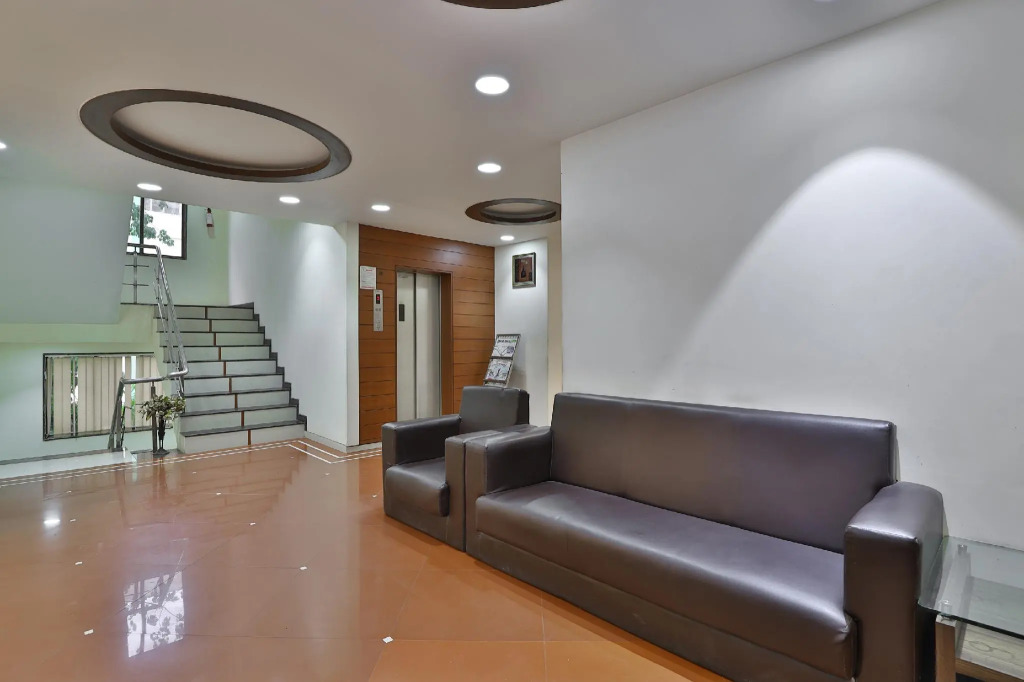 OYO 2430 Hotel Apex