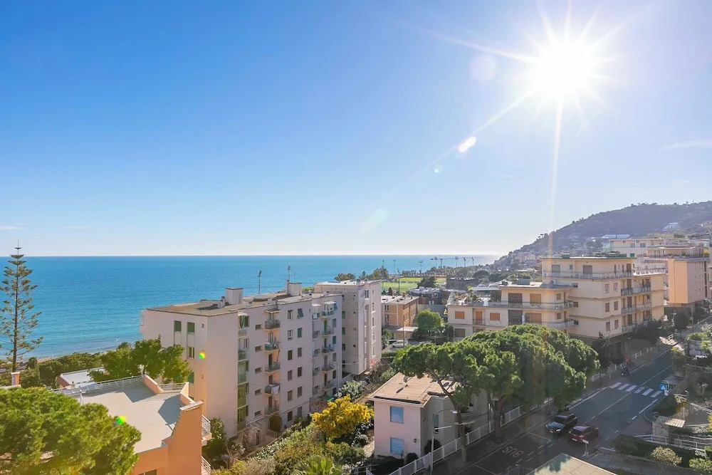 Sofy Apartment- Sea View & Private Parking
