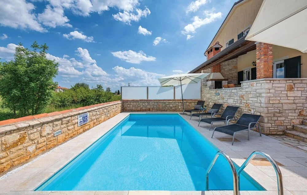 Nice Home in Lovrecica With Wifi and 3 Bedrooms