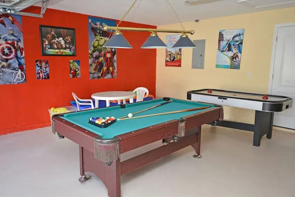 345 Woodward Place 4 Br villa by RedAwning