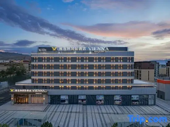 Vienna International Hotel（Dushanzi，at the Starting Point of Duku Highway，in the Gourmet Street））