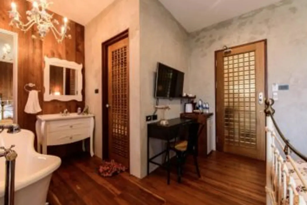 RoomQuest Rimrabeang at Amphawa
