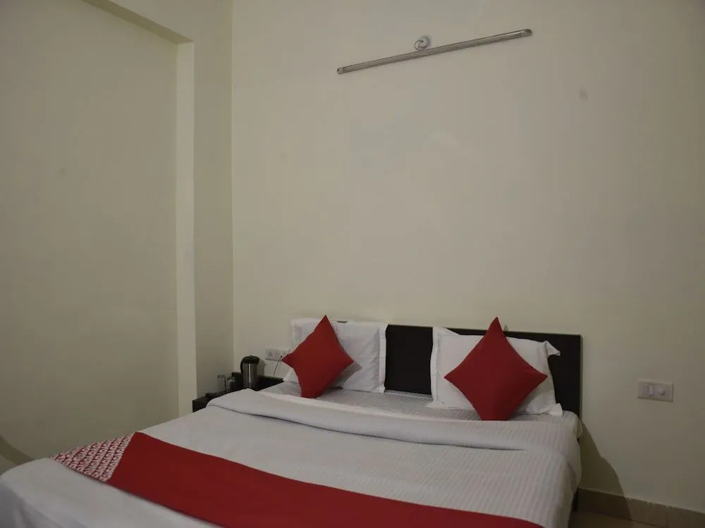 OYO 10753 Hotel Triund Regency