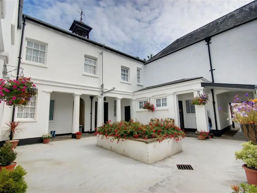 Stunning, Luxury Holiday Home With Covered Swimming Pool and Billiards Table in Barnstaple