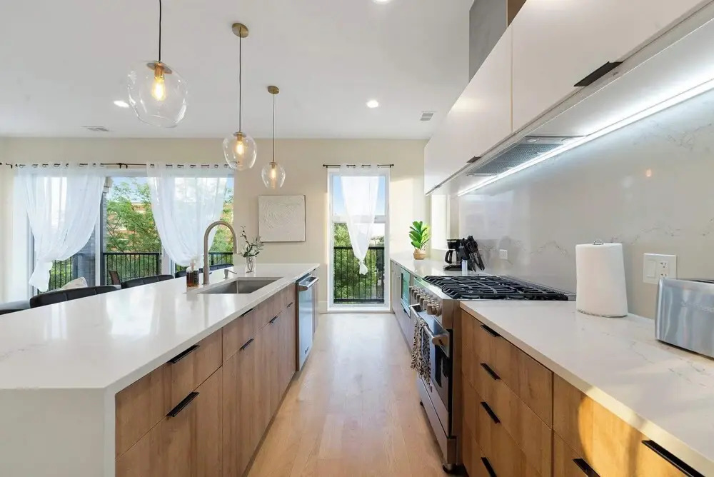 New 3bed 2bath Condo With Parking by United Center