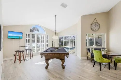 Waterfront Home With Spectacular View, Pool and spa