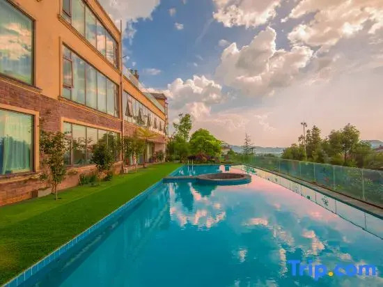 Yulan Dongshan, Tengchong | Mid-hill View | Authentic Hot Spring Luxury Villa Resort