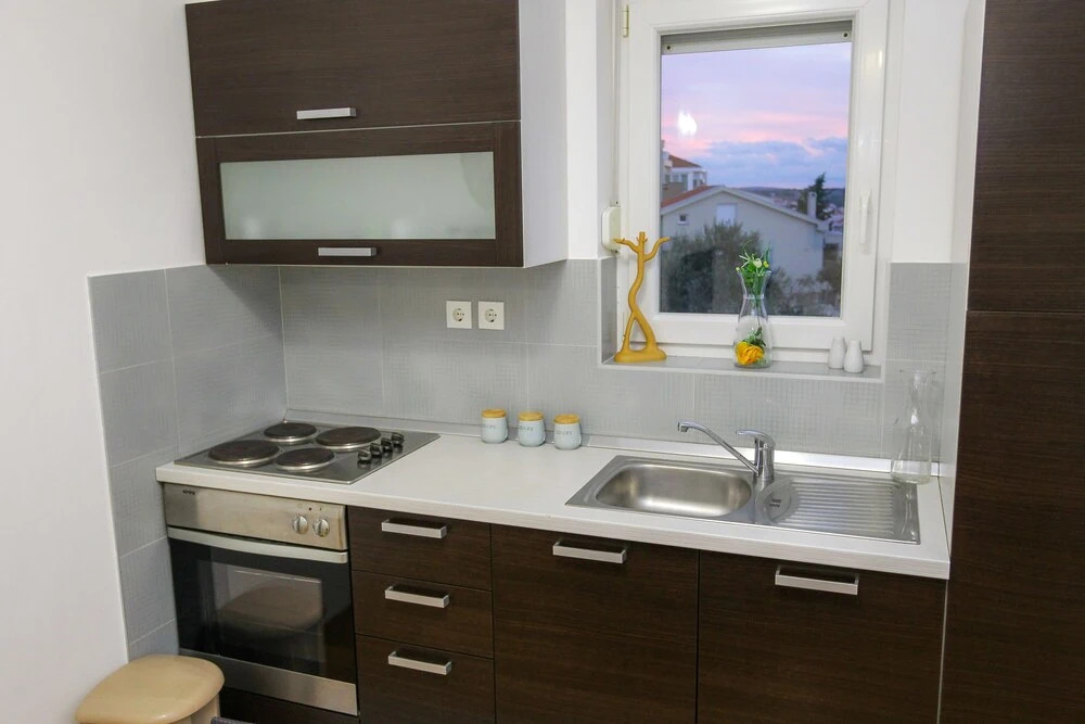 Summer Breeze Pool Apartments