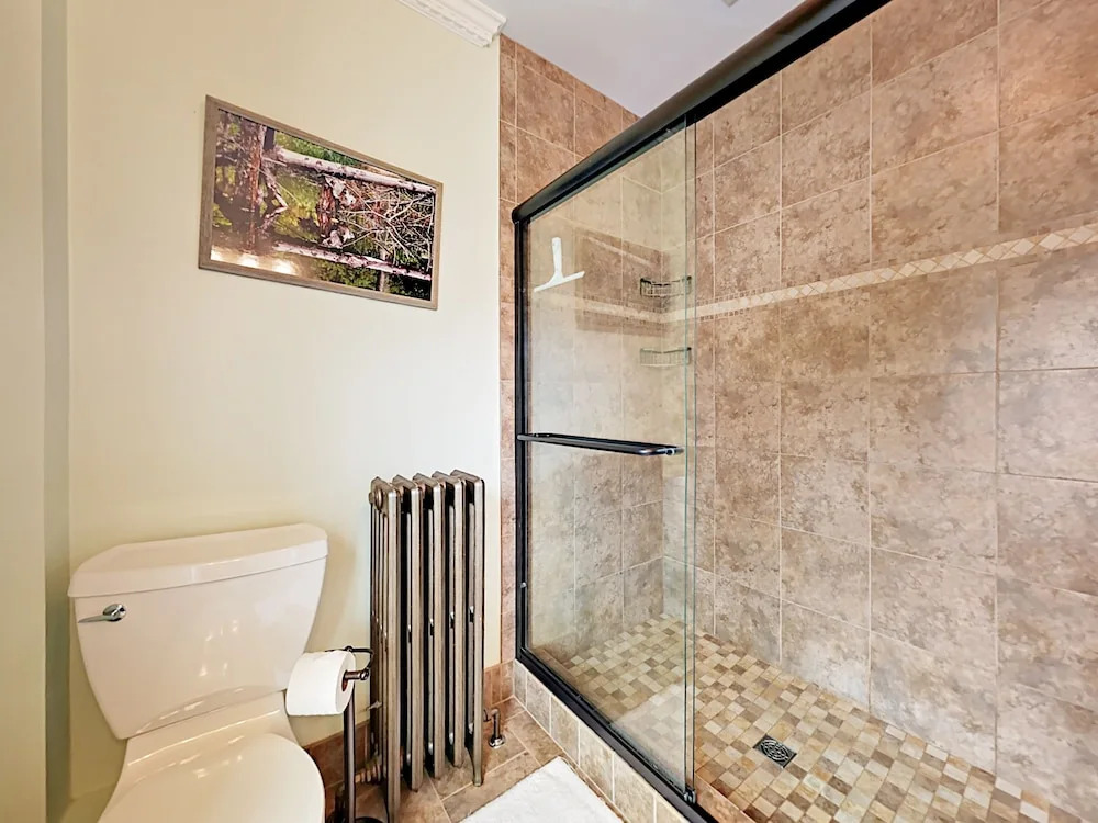 8 Roberts Avenue Home 2 Bedrooms 2 Bathrooms Home