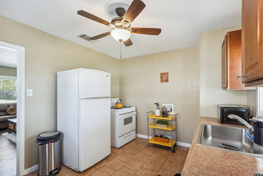Quaint Midland Home ~ 1 Mi to Downtown!