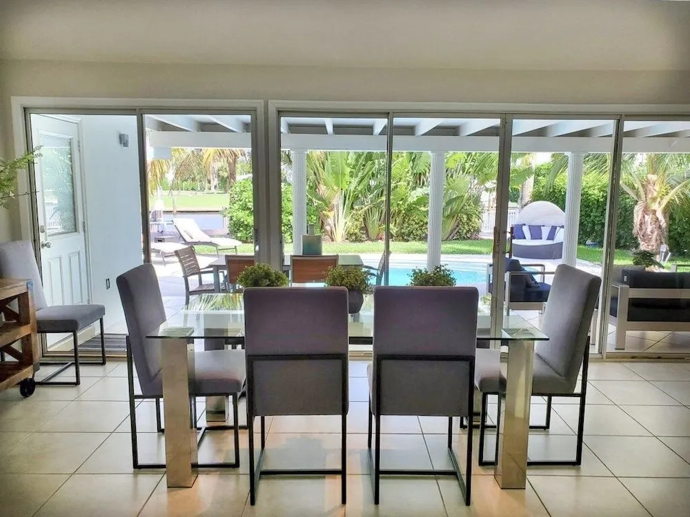 Paradise Awaits - Wkly 3 Bedroom Home