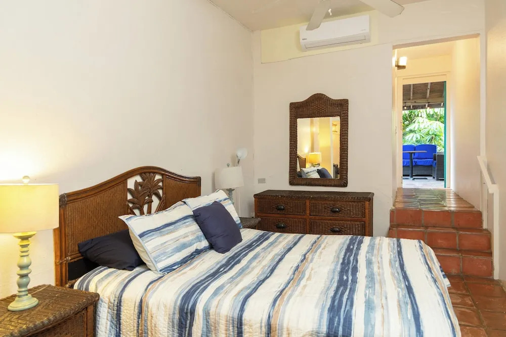 Trade Winds Restaurant & Guest House