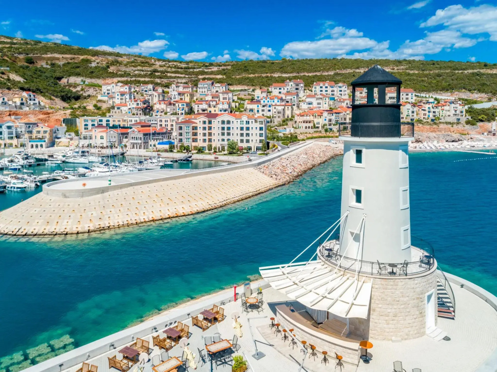Centrale Lustica Bay by Angsana