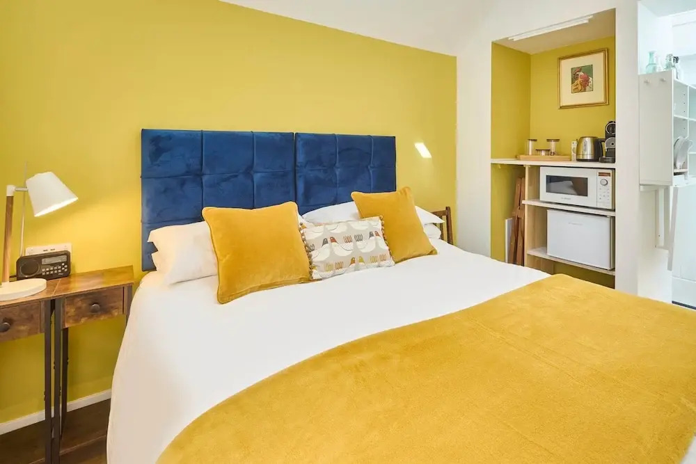 Host Stay Garden Studio