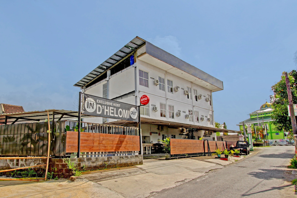 OYO 90253 DHelomi