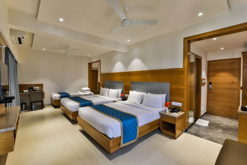 Hotel Vbr Grand Inn