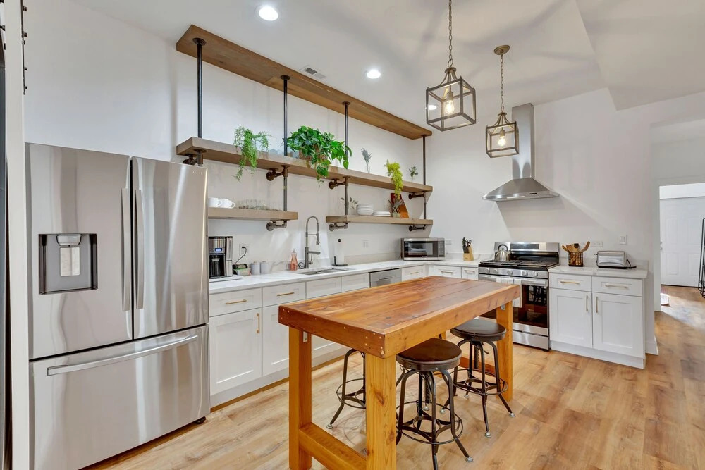 Bright Modern 4Bd 2Ba in the Heart of Wrigleyville by AllSet Turnover