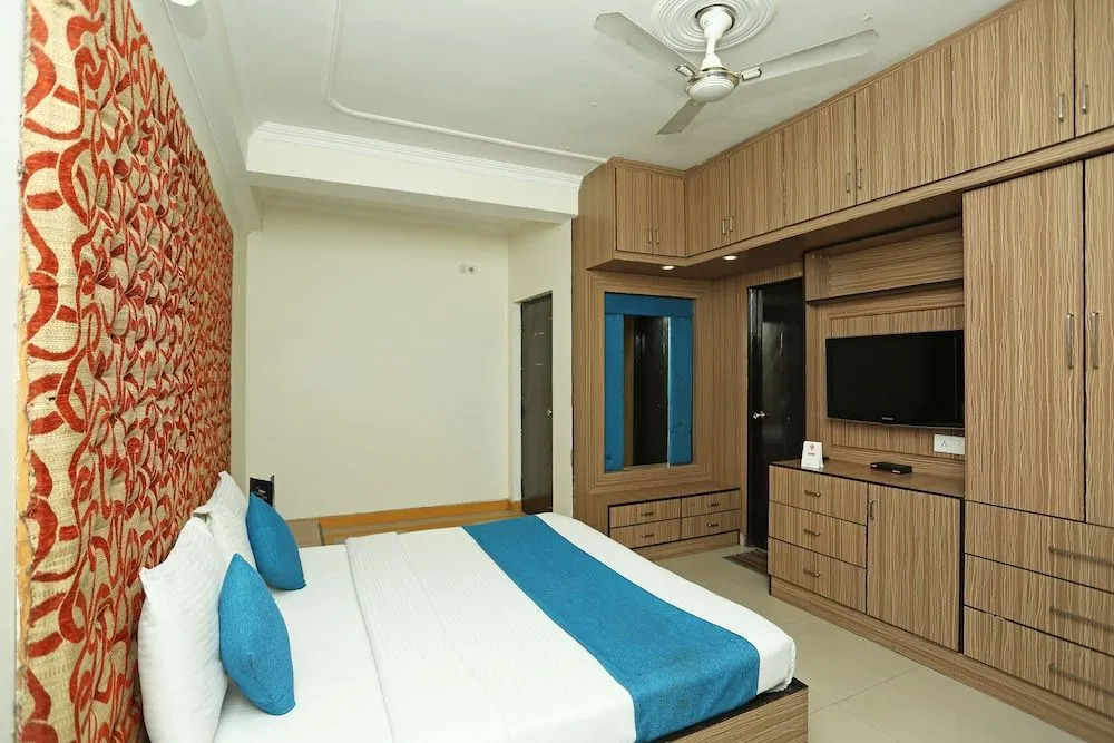 OYO 8785 Hotel Queen's Pearl