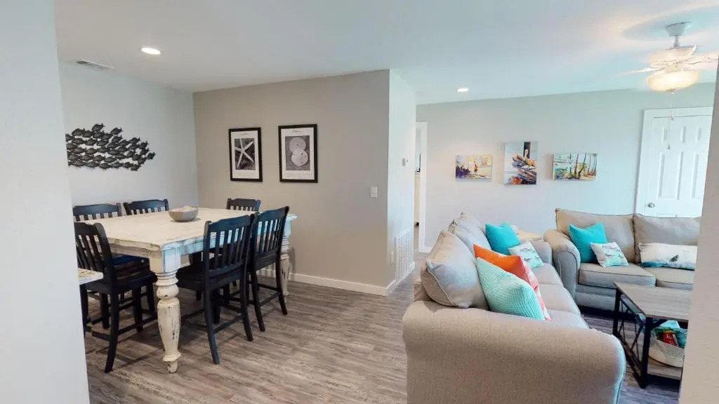 AH-E117 Remodeled First Floor Condo, Across From The Shared Pool & Hot Tub, Near Marina & Ferry
