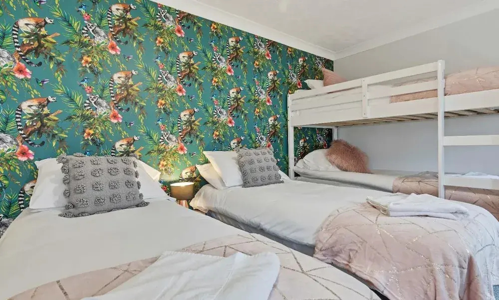 Seabright Townhouse- Super Stylish House- Parking for one Car- Sleeps up to 12