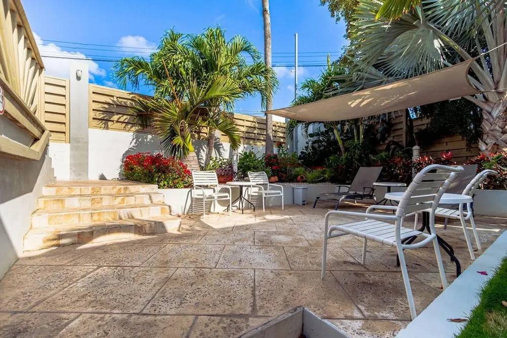 Quiet Cozy Central Close to the Beach Pool