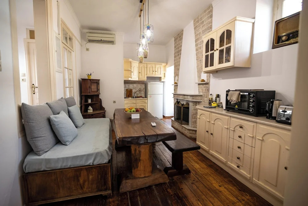Apeiron Acropolis Suites by HC