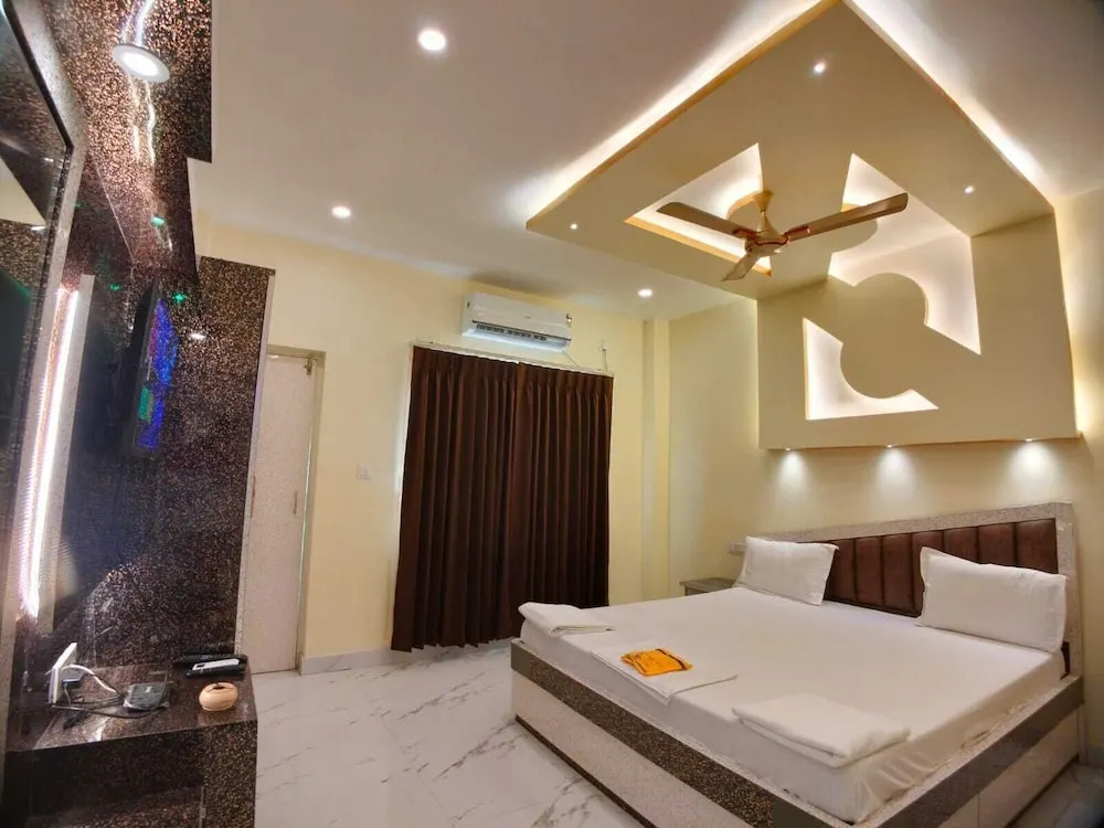 Hindusthan Inn - On Beach