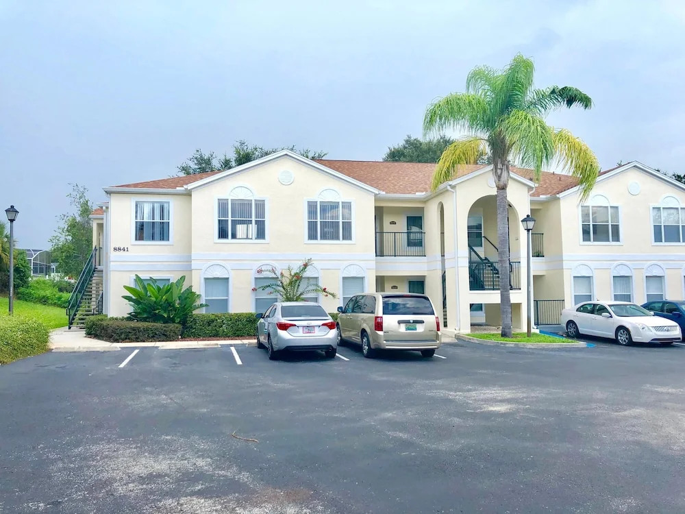 Three Bedroom Condo - 8841 GP - Vusa