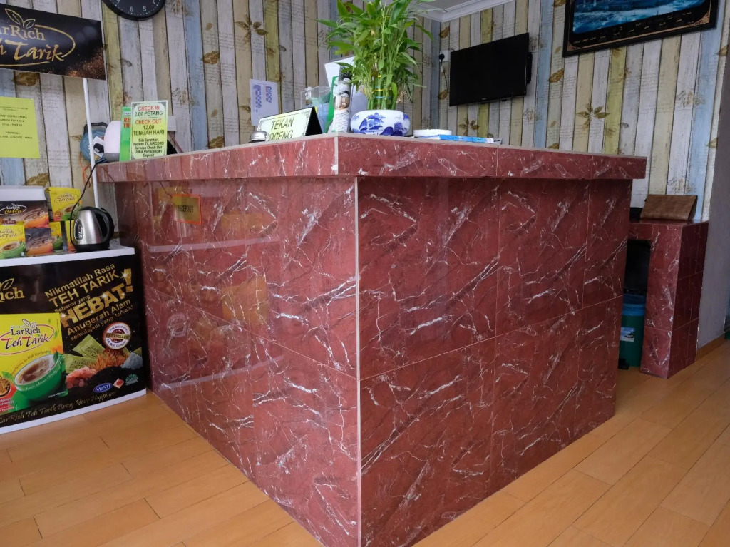OYO 1031 Aj Suite Hotel