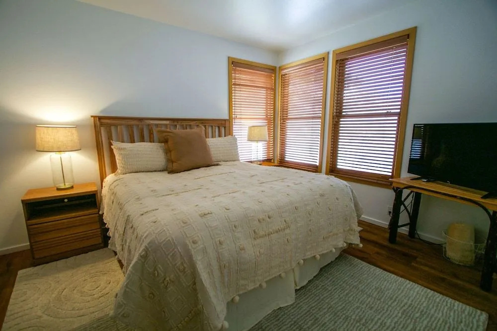 Snowcreek #887 2 Bedroom Condo by RedAwning