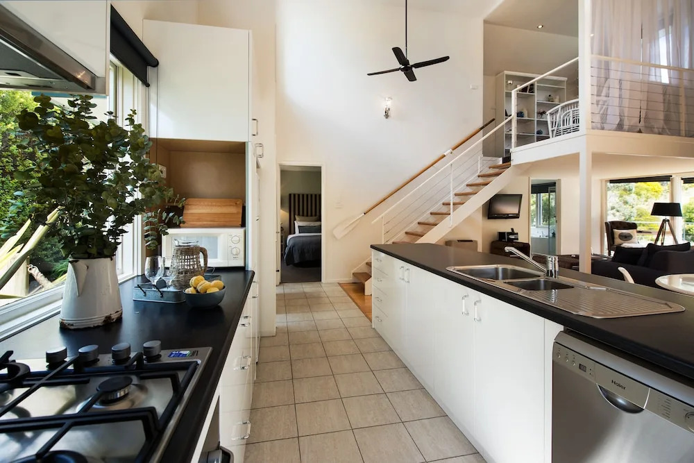 Boatshed Villas by Istana Yellow Door