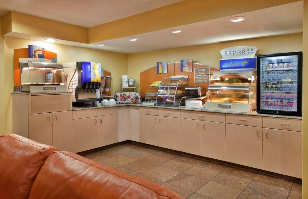 Holiday Inn Express Hotel & Suites Fenton/I-44 by IHG