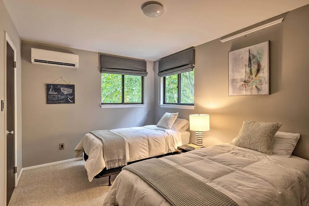 Unique Southampton Getaway w/ Rooftop Deck!