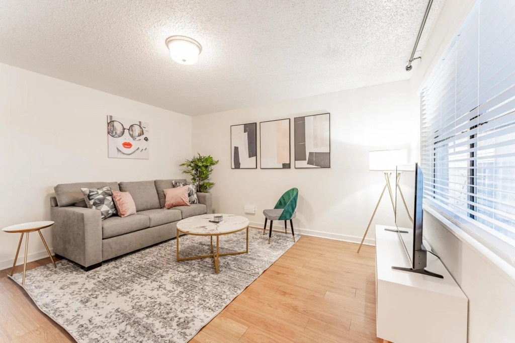 Chic 2BR Near Triangle With King Beds Fast Wifi