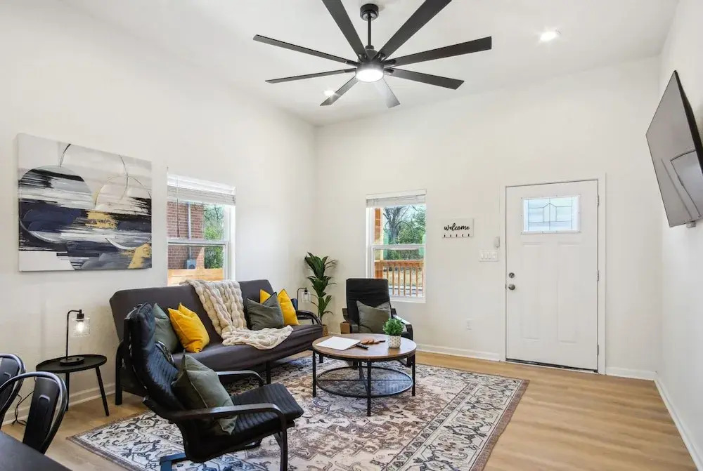 Sleek 4br/3ba Urban Living w/ Downtown Views!