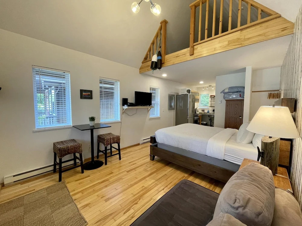 West Coast Cabin