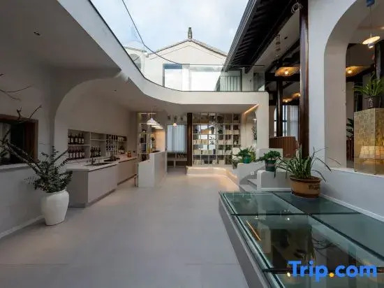 Tengchong Xixili Hot Spring Homestay (Heshun Ancient Town)